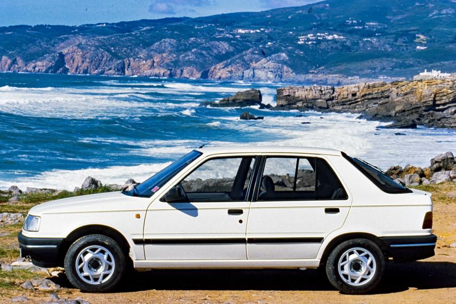  Peugeot 309 GT 5-Door 1985 года  (WW) (фото 9 из 10)
